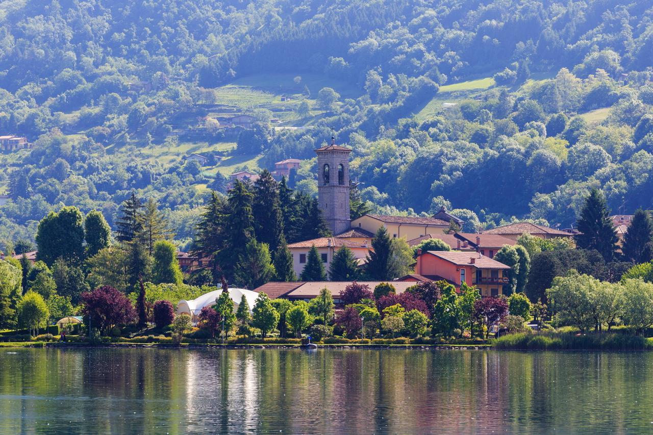 Casa Vacanza Residence Lago Di Endine Monasterolo del Castello Eksteriør billede