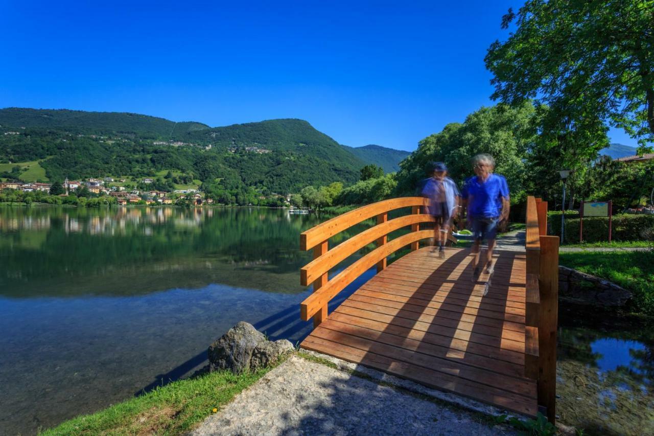 Casa Vacanza Residence Lago Di Endine Monasterolo del Castello Eksteriør billede