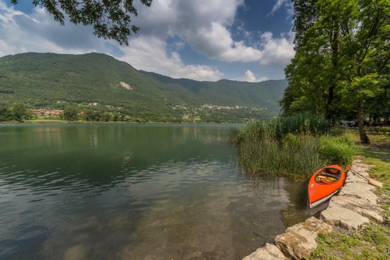 Casa Vacanza Residence Lago Di Endine Monasterolo del Castello Eksteriør billede